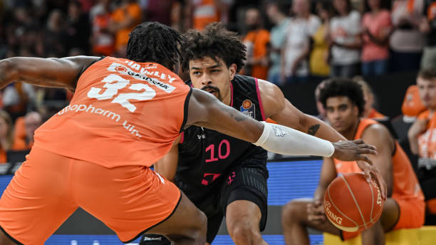 相比之下 相比之下